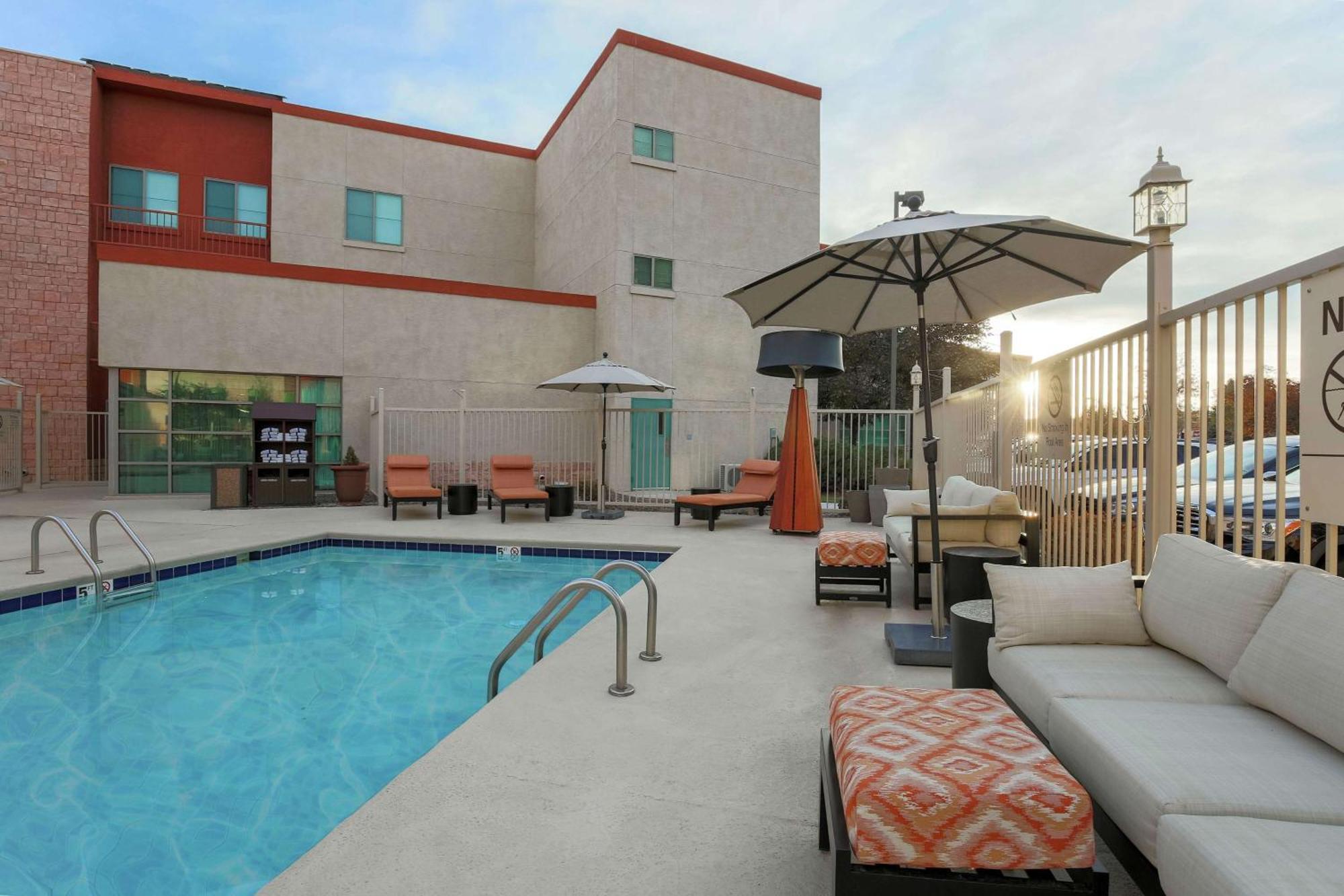 Hampton Inn & Suites Denver Tech Center Centennial Exterior photo